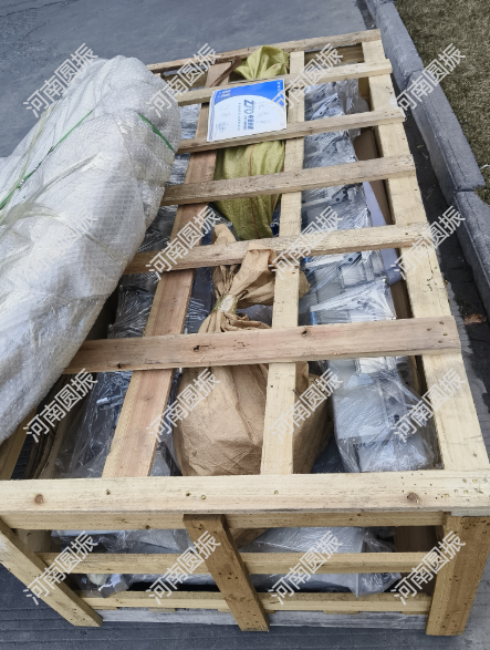 江西省1臺(tái)繃網(wǎng)機(jī)包裝完成，準(zhǔn)備發(fā)貨