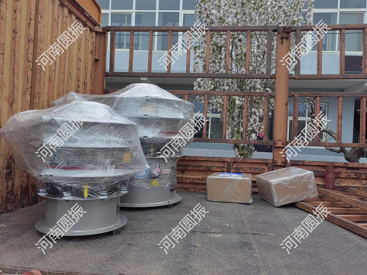 湖南省2臺(tái)超聲波振動(dòng)篩今日發(fā)貨